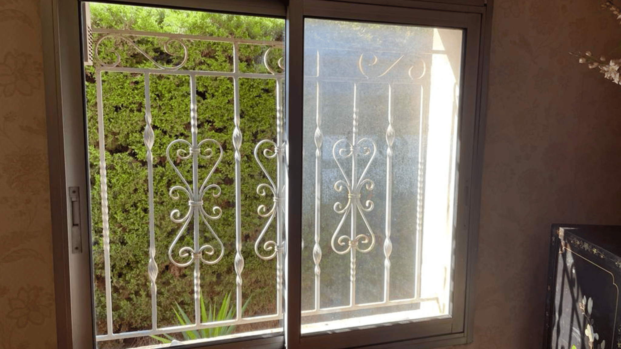 Nettoyage vitrine commerce - avant après